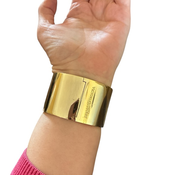 ✨ 3/$15 ✨ Victoria’s Secret Gold Rhinestone Studded Cuff Bracelet - Picture 2 of 2